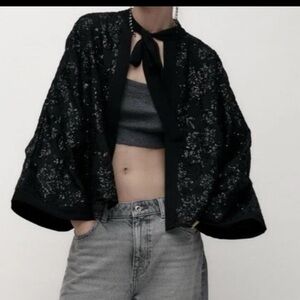 ZARA BOW SEQUIN JACKET SIZE : MEDUIM 
Black Floral Kimono Jacket